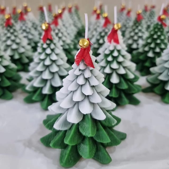 Green And White Soy Wax Christmas Tree Candle, Size: 4 Inch (height)