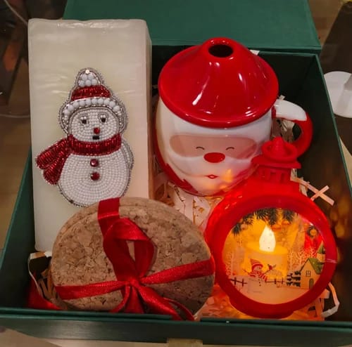 Christmas And New Year Gift Hampers